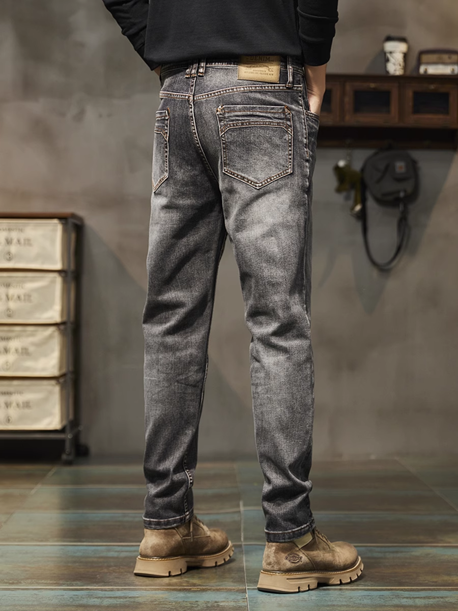 Men's Extreme Motion Straight Taper Jean